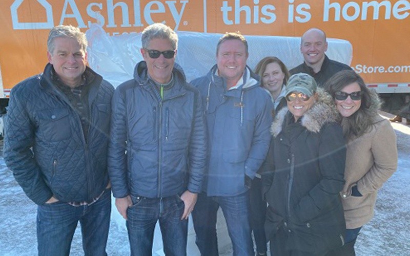 Group photo with Steve Rusing, Senior Vice President of Sales for Tempur Sealy, the Ashley Furniture team, and the DarkHorse Benefits team